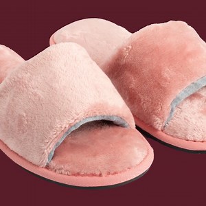 Asmalls #LovetoShop #LovetoSave Available in Stores now: 🔥 Ladies Open Toe bedroom Slippers – R49.99 📍 Visit any of our KZN Branches: https://www.asmallsonline.co.za/branches Click the below link to subscribe to our WhatsApp Channel and stay up to date with our latest deals: https://whatsapp.com/channel/0029Va8O7WE7oQhihULoQn1X - Offers available whilst stock lasts - E&OE - T&Cs Apply NB: Closed on Fridays for lunch: 11:45am to 1:15pm | Asmalls
