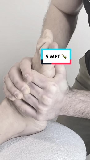 Fifth metatarsal bone with surgical precision 🍾 #osteopatia #osteopathy #foot #footadjustments #metatarsalgia #metatarsal #precision