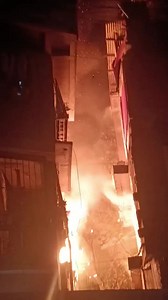 PANOORIN: Isang sunog ang sumiklab ngayong gabi, Disyembre 5, sa Area 5, Luzon Ave. Barangay Matandang Balara, Quezon City. 🎥: Na Lyn | IBC Digital