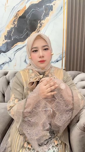 Assalammualaikum 1 kata yang ingin selalu saya jadikan panutan yaitu SABAR.. saya byk belajar oleh 1 kata ini jadi sabar itu luas maknanya.. dan saya menyukainya.. saya pun belajar melakukannya sejak dr saya sekolah dan tingkatan sabarnya jg beda2 yah... ini makna sabar itu salah satunya : Sabar itu adalah anugerah yang diberikan Tuhan kepada kita. Dengan sabar, kita bisa menghadapi segala cobaan yang datang, dan mengatasinya dengan baik." Sabar itu adalah anugerah yang diberikan Tuhan. Dengan k