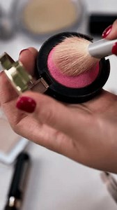 Gros plan sur une jeune femme : vidéo de stock (100 % libre de droit) 3999874287 | Shutterstock