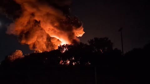 US: Massive Fire Destroys Abandoned Buildings in Northeast Minneapolis