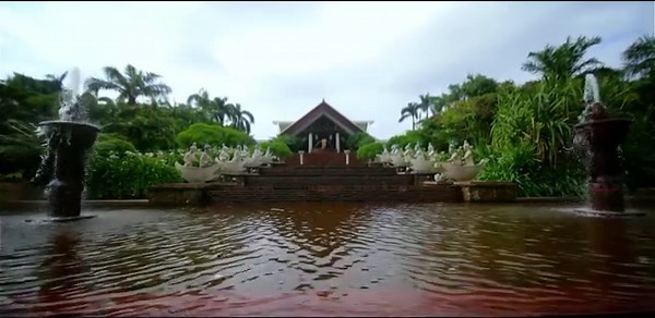 Located in the heart of the world class resort district of Yalong Bay, Sheraton Sanya Resort overlooks the South China Sea and is opposite to 18-hole Yalong Bay Golf Club. The resort is a 40-minute drive from the Sanya Phoenix International Airport and 15 minutes from Yalong Bay Railway Station. The property features 511 guestrooms, including 49 suites and 5 villas. All rooms enjoy views of the ocean, the tropical lush gardens, mountains, or the golf course. #ExploreHainan #Sanya #Hainan #Yalong