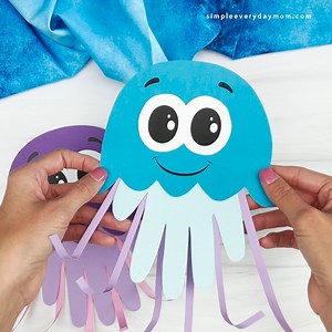 40K views · 1.6K reactions |  Handprint Jellyfish Craft ✂️ Get the template on the blog | Simple Everyday Mom | Facebook
