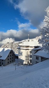 Himmlisch ✨️ das Kloster Maria-Rickenbach in November ❄️ Zu einer Besichtigung der Handweberei im Kloster gehört auch eine Führung durch die verschiedenen Klosterräume. Mehr Infos siehe 👇 | Maria-Rickenbach