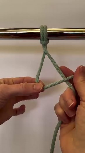 How to tie a half hitch knot…starting from the left side I realised yesterday while I was working on my Macrame Knot Guide that I’d never made a reel on a singular half hitch knot - so here it is! This particular half hitch is the diagonal version 😉 1. The cord on the left will be the filler cord (cord the knot is tied around). Keep the filler cord in your right hand and hold it diagonally over the front of all the working cords. You should always keep hold of this cord in your right hand and k