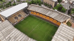 Wolverhampton Stadium von oben Flug über: Stockvideos & Filmmaterial (100 % lizenzfrei) 3527855071 | Shutterstock