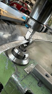 A flanging tool comes in handy sometimes. #pullmax #flangingtool #coachbuilding #metalwork #metalshaping #fenderflare #wheelhouse #schweißen #metallbau #blechbearbeitung #nibblersenior #handwerk #karosseriebau #classiccars #customcars #fredflitzefuss #xKICKITx | FRED FLITZEFUẞ