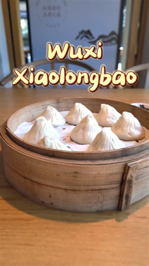 Wuxi-style xiaolongbao are a traditional delicacy and a must-try for visitors to Wuxi in Jiangsu. The steamed buns are crafted with flour and minced pork leg meat. The thin yet resilient wrapper and sweet and savory filling make these buns a beloved treat. The best way to enjoy them: with a vinegar dip, while they are hot!#DeepeningReform #3rdplenum #BeautifulChina #Wuxi #RisingStarCities #StarWuxi | China Plus Culture
