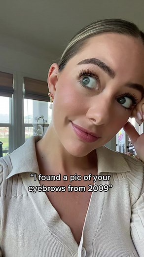 Lovey Lee (@alittlebitlovey)’s videos with