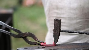 Cierre de la forja de una: video de stock (totalmente libre de regalías) 1079782166 | Shutterstock