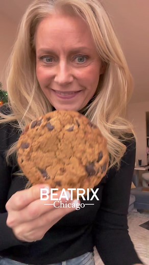 If in Chicago, absolutely head to Beatrix for a unique variety of fantastic gourmet cookies! The lemon crunch was divine, apple crumble was a delicious new treat chocked full of apple slices, and the chocolate chunk was rich and decadent, filled with dark chocolate to last you days. A definite yes! #cookies #chicago #Beatrix | Cookies in a bag by Danette