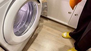 Nahaufnahme einer Waschmaschine mit offener Tür.: Stockvideos & Filmmaterial (100 % lizenzfrei) 3984264375 | Shutterstock