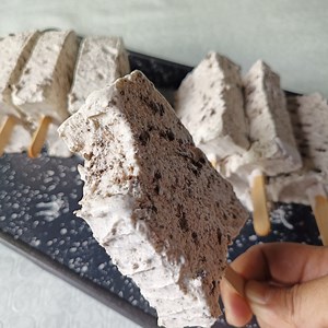5.4K views · 119 reactions | Fast And Easy Homemade Cookies & Cream Ice Cream Sticks Without Using Molder! #icecream #icecreamsticks #dessert Title: Don't Wanna Wait (feat. Ariza) Artist: Julia Gartha Link: https://web.facebook.com/sound/collection/?sound_collection_tab=sound_tracks&asset_id=2961021024226714&reference=artist_attr | Yummy And Sweets | Facebook
