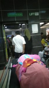 Saya paling ngak kuat menahan airmata apabila ada kluarga pasien menangis dihadapan saya..😭😭ibu ini satu thn berjuang bolak balik Palembang Linggau demi kesembuhan sang suami tercinta 🤲🤲😭😭 | Rozi Sam