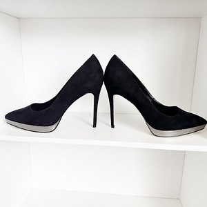 JESSICA SIMPSON Analista Platform Pump, Black Faux Suede with Silver Platform