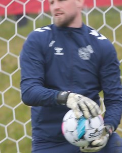 100 kampe for Danmark 🇩🇰 I morgen runder Kasper Schmeichel sin landskamp nr. 100 som den 11. landsholdsspiller i historien 👏🏼 Og at det bliver i Parken foran tusinder af danske fans, gør kun oplevelsen endnu mere unik 🙏🏼 Hør hvad Parken og ikke mindst landsholdet betyder for vores nr. 1 🇩🇰 | Herrelandsholdet