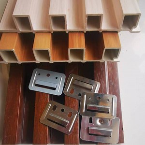 [Hot Item] Conectores de acero inoxidable para louveres WPC, clips metálicos, panel de pared, soporte de losa de PVC