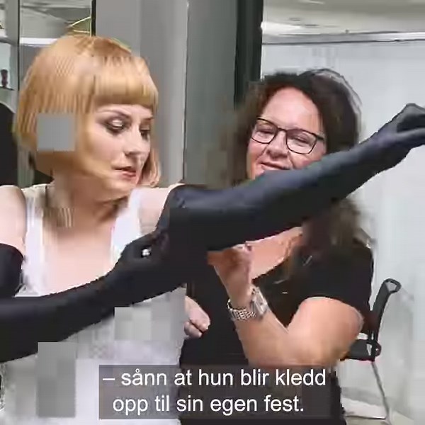 16K views · 96 reactions | Skal du på «La traviata» i kveld? ✨ Det er bare å glede seg til å se og høre Lina Johnson som Violetta, i kostymer designet av takis – som denne ikoniske smokingkjolen! 壟 Les mer om forestillingen – som er helt utsolgt – her: https://link.operaen.no/ogt ️: Adam Olsson | Den Norske Opera & Ballett | Facebook