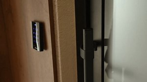 ouvrir la serrure électronique dans l'appartement : vidéo de stock (100 % libre de droit) 1100106735 | Shutterstock