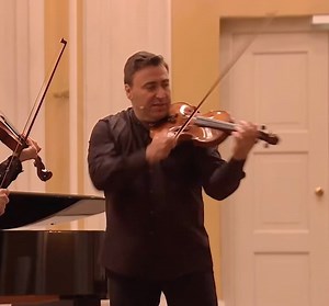 Every great violinist has dedicated their life to mastering scales. 🎻 Oistrakh, Menuhin, Heifetz, and the one and only @maxim.vengerov, who is brilliantly teaching scales in this masterclass. If your scales are ready, apply now for the first edition of the @scalesmasterycompetition. 🏆 You could win the grand prize of 6,000 Euros a solo performance with the LGT Young Soloists. 🎶 And, most importantly, by practicing scales, you will improve your playing. 💪💪💪 Deadline: June 15th. Details in t