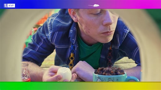 5.2K views | Hava tit nakrantíð roynt at etið úti inni? Tað fara Vinus og Vimús at royna í níggjunda og næstseinasta parti 燎讀 | Kringvarp Føroya | Facebook