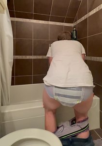 Messy Accident in Goodnites - video 2