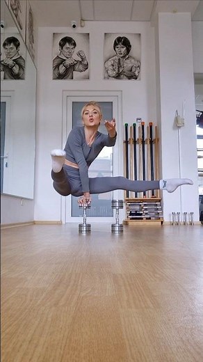 Handbalalce 💎 #acrobatics #yogagirl #yogapose #acrobalance #sportchallenge