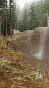 Ripping up the bikepark with ⁠Lennox Zimmermann and #JEFFSYPRIMUS 💨 ⁠ #ytindustries #liveuncaged | YT Industries