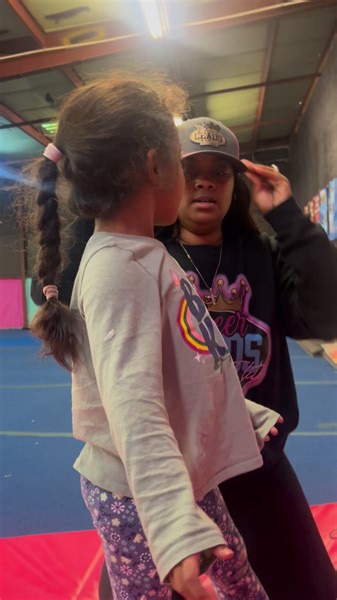 Way to go Kahlani 🩷💎baby girl is learning so fast! It’s so important to teach form and technique as soon as they start because it’s the foundation that sets them up for perfect tumbling form and technique later as they progress to new and harder skills! | Cheer Leads Elite