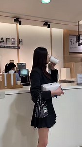 [FANCAM] 23.04.02 -Kyungri and Keumjo After Hyemi's Play. Cr: @L_ate_gang | Nine Muses - Park Kyung Ri/박경리