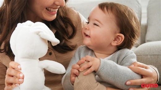 GUND BABY Peek-a-Boo Flora the Bunny, 7 inch 🐰💖 กระต่ายน้อยสุดคลาสสิกที่ทุกครอบครัวต้องหลงรัก! เจ้ากระต่ายน้อยตัวนี้ ได้รับการการันตีด้วยรางวัล National Parenting Product Awards 2025🎖️ กลับมาในขนาดใหม่ 7 นิ้ว เหมาะสำหรับการพกพาไปได้ทุกที่ มาพร้อมฟังก์ชันบีบและเล่นที่ใช้งานง่าย ใครๆ ก็สนุกกับการเล่นจ๊ะเอ๋กับเจ้าตัวน้อยได้ เพียงบีบเบาๆ ที่ท้องของฟลอร่า หูของเธอจะห้อยลงมาปิดตาเพื่อซ่อนตัว ก่อนจะเด้งกลับขึ้นมาอย่างน่ารัก! 💖 ให้เจ้ากระต่ายฟลอร่าเป็นของขวัญสุดนุ่มนิ่มน่ากอดสำหรับคนที่คุณรัก ไม่ว่า