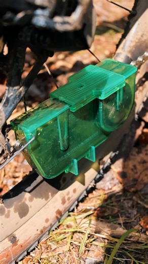 The Dirty Little Scrubber is your secret weapon for fast, faff-free chain cleaning. #cleanbike #bikemaintenance #bikefix #mtb #juicelubes #chaincleaning #mtblove | Juice Lubes | Facebook