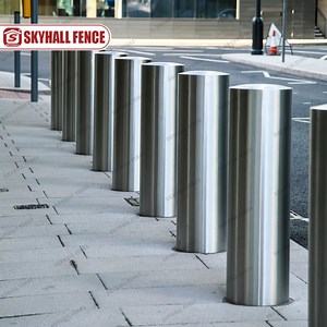 High Quality 304 304L 316L Stainless Steel OEM Removable and Fixed Traffic Bollards for Road Safety