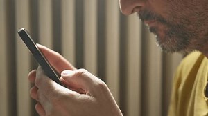 Video Hombre que escribe la respuesta: video de stock (totalmente libre de regalías) 3602523787 | Shutterstock