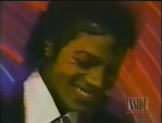 lynn goldsmith was always unleashing seduction mode on michael 😭 she said in her book he was actually reading fairy tales in his room before this photoshoot #mrfishes