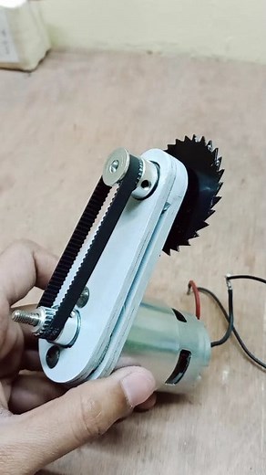 Dc motor saw arm blade balance test #electronics #electrical #electrician #engineering #engineeringlife #pulleys #belts #technique #techno #technology #science #dcmotor #motor #experiment #project #diyprojects #diy #crafting #hack #gadget #tool #machine #mechanical #instagood #instadaily #instalike #fbreels #reelsfacebook | Science & Engineering