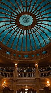 The Glass Cascade Grand Staircase Collapse #BehindTheScenes #MovieSet #Filmmaking #LeonardoDiCaprio #TitanicMovie #HollywoodBTS #VFX #FilmCrew #ReelMagic #KateWinslet #CinemaLovers | Filmmaking BTS