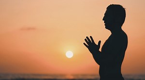 Throwback to the last sunset beach yoga session we had with collaboration with Reebok .. Lebanon is charged with beautiful energy, and the time we spent at Lazy B was exceptional .. Sending love and light from Beirut to the whole world. Aaed Ghanem Alaa Mayssam Riham Tania #BeirutYogaCenter #YogaLovers #Reebok #YourNaturalHigh #BacktoNature #BytheSea | Beirut Yoga Center