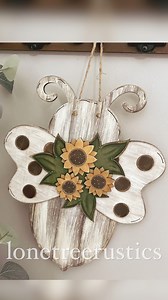 🤎🐝 Oh my goodness, this Rustic Shiplap Bee 🐝 Hanger is just the cutest! I’m absolutely OBSESSED with how it turned out. It’s the perfect touch for your patio decor or even as an adorable front door accent! 🤎 Don’t miss the quick DIY tutorial video to see how it came to life! 🌻 Plus, if you’re as in love as I am, grab your very own 🐝 DIY wood kit—link 🔗 is in the comments ⬇️. 🐝🤎 Happy crafting! 🤎 #diy #easydiy #crafts #crafting #craftvideos #craftvideo #diytutorial #springdecor #diycraf