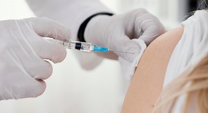 Kemenkes Terbitkan Aturan Jemaah Umrah dan Haji Kini Wajib Vaksinasi Meningitis : Okezone Women