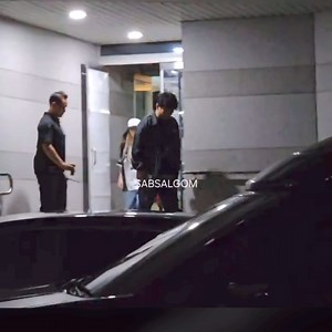 [4.10.24][FANCAM] ‘WELCOME BACK 2NE1’ CONCERT 2NE1 rời khỏi concert Day 1 🥰 Source: @Sabsalgom #WELCOMEBACK_2NE1 #투애니원_제일_잘_나가 - Jin | CL 2NE1 Vietnam FC