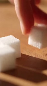 Savon miracle contre la main p£rcée ❗ ✨ L'arg£nt ne reste pas dans ta main ✋ Aussitôt tu touche l'arg£nt ça fini aussi vite 😔 Tu n'arrives jamais à éc0nomiser malgré que tu gagnes én0rmément 🥲 Tu passes chaque année en r£culant mais tu as un bon travail pourtant 🥲 #Ingrédients 12 morceau de sucre 12 feuilles de Vernonia amygdales (feuilles amère) Un savon de couleur blanch au choix #Procédure Écrase le tout ensemble pour obtenir un savon final. Utilisez le seulement 3 fois dans une semaine ju