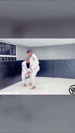 Takedowns! 🥋💪. Off a single leg Sometimes our opponents hop to evade, but we’ve got the perfect counter.! 🤼‍♂️🔥 *********#MartialArts #TakedownTechniques #Grappling#khalidismailmma#khalidismailonline#khalidismailacademy #khalidismail #bjj#mma#wrestling#jiujitsu#judo#boxing | Khalid Ismail