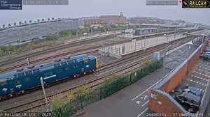 Disguised Deltic in Derby The Deltic Preservation Society #Class55 #Deltic 55009 'Alycidon' carrying as yet unrevealed number and nameplate, moves in preparation for Saturday's UK Railtours 'The Coronation Deltic' ℹ️ 0Z54 Barrow Hill Roundhouse Railway Centre to #Burton Wetmore 🎦 #Derby Rail Operations Group 📅 18/08/23 | Railcam