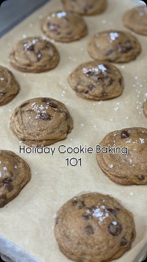 Holiday Cookie Baking 101 DO’s: DO chill your dough at least 24 hours to set the dough DO underbake your cookies. They will set up as they cool and will be crispy on the outside and gooey in the middle DO turn your cookies halfway through baking DO tap them on the counter when they come out of the oven DO finish with @maldonsalt DO cool them on a cooling rack DONT’s: Don’t bake your dough immediately Don’t over bake your cookies! Don’t forget the salt! Happy baking!! 🍪 | Licia Kassim Householde