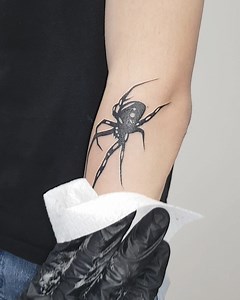 Barbed wire 🕷 #barbedwire #filospinato #traditionaltattoo #tattoo #tattooedmen #inkedmen #handmadetattoostudio #carpi #ink #art #onmyskin #indelible #spidertattoo #spider #barbedwiretattoo #🕷 #🕸 | Novytattoo Handmade Tattoo Studio