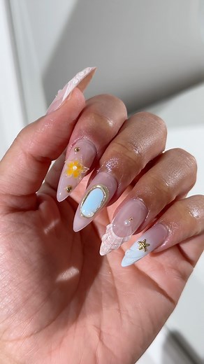 we are seaside today 🩵🏝️✨ did this dreamy set with turquoise blue ombre, 3d seashell flower nail with gold chrome accents. i’ll be here all summer! save this set for your next vacation nail inspo! would you wear these for summer? ib: @lestar_co #seashellnails #mermaidnails #summernails #3dnailart #luxurynails #nailinspo #bluenails #editorialnails #beachnails #vacationnails | Pearlie Pressed