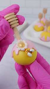 Winnie-the-Pooh inspired cake pops for a baby shower 🍯🐝🌼 ✨bumble bees: Wilton Cake Decorating ✨chocolate: Stover & Company sweet shoppe wafers mixed with eleven o’ one deluxe #WinnieThePooh #cakepops #winniethepoohbabyshower #babyshower #BabyShowerIdeas #babyshowergift #babyshowerdesserts | Jessica Sotelo