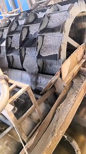 Dewatering screen takes the vibration exciter as the core to drive the screen box to do reciprocating linear motion. #DewateringScreen #DewateringMachine #HighFrequencyScreen #MudDewateringScreen #SandDewateringScreen #SmallDewateringScreen #DewateringScreenEquipment #VibratingDewateringScreen | Screening Manufacturer